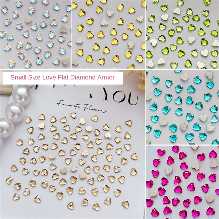 Hạt đá trang trí móng tay được bán trên mạng.