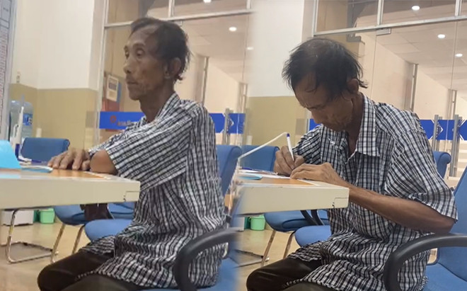 'Cay khóe mắt' hình ảnh người cha vét cạn túi tiền, gửi cho con đi học ở Sài Gòn Ảnh 2