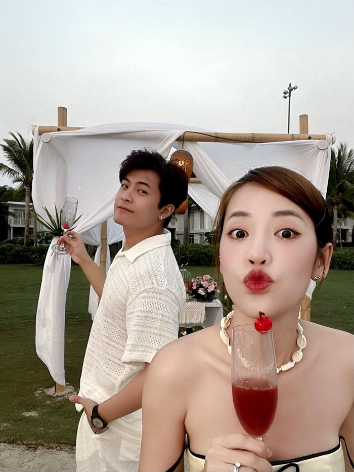 Puka và Gin Tuấn Kiệt dành thời gian để đi du lịch cùng nhau sau khi kết hôn.