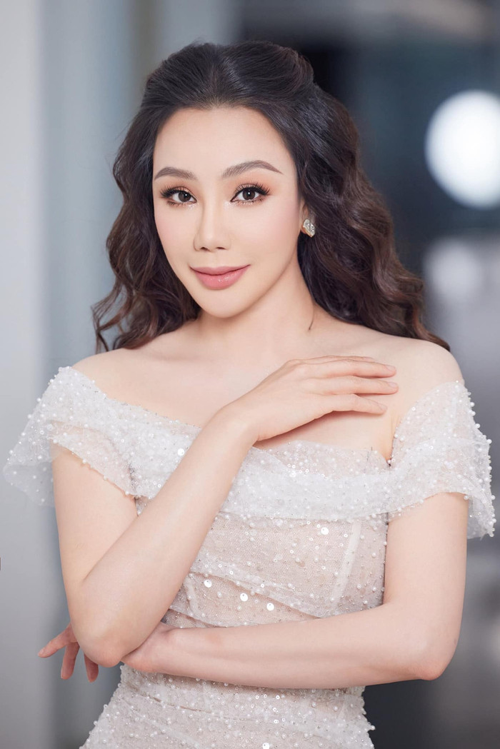 Hồ Quỳnh Hương thừa nhận bản thân từng dùng kem trộn khiến da mặt bị hỏng.