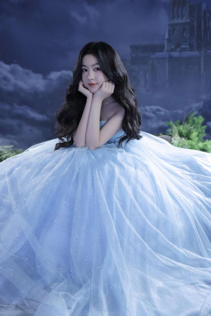 Con gái Quyền Linh sinh năm 2006, cô nàng và em gái ruột Thảo Ngọc đang theo học tại một trường quốc tế nổi tiếng ở TP. HCM. Theo đó, học phí tại ngôi trường này có giá 202 - 489,9 triệu đồng/năm. 