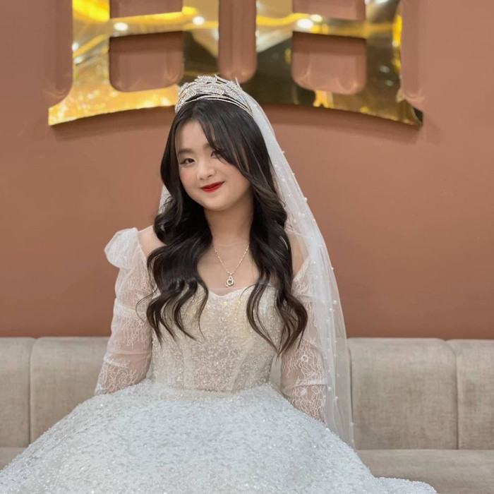 Cùng nổi lên như 'cô bé bán lê' ở Hà Giang, 'cô bé địu hoa cải' Phúng Phính giờ ra sao? Ảnh 11