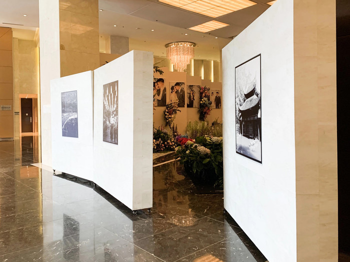 Cặp đôi đãi tiệc ở khách sạn 5 sao ở Hà Nội.