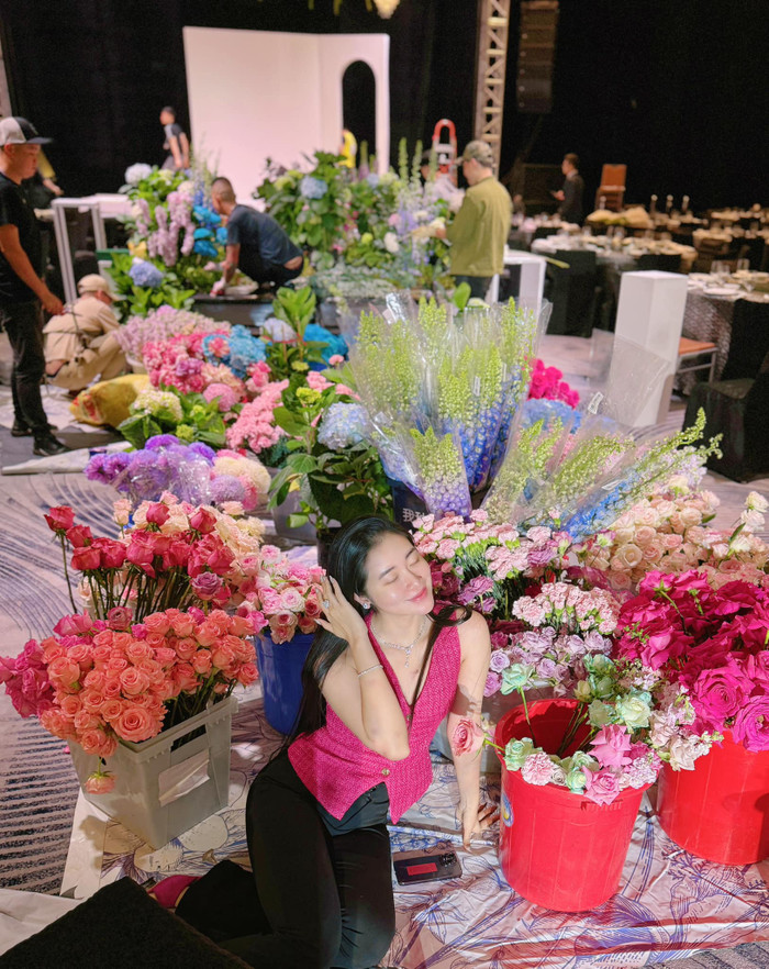 MC Vũ Quỳnh Trang chia sẻ trên trang cá nhân ảnh chụp tại đám cưới Quang Hải ở Hà Nội. 