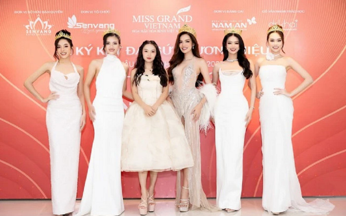 Ngày 25/4, tòa xét xử vụ Bệnh viện thẩm mỹ Nam An kiện Công ty Sen Vàng Ảnh 2