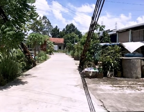 Con đường dẫn vào nhà ông M năm xưa