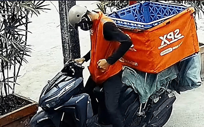 Thấy shipper đến, chú chó lao ra sủa, diễn biến sau đó khiến chủ nhà bất ngờ Ảnh 2