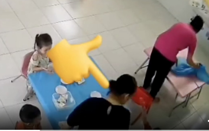 TP.HCM: Cô giáo mầm non nhẫn tâm tát liên tục vào mặt trẻ, dìm đầu bé vào tô ói Ảnh 2