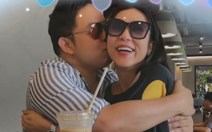 Quang Lê công khai hẹn hò Hà Thanh Xuân, hôn lén đàng gái giữa chốn đông người Ảnh 2