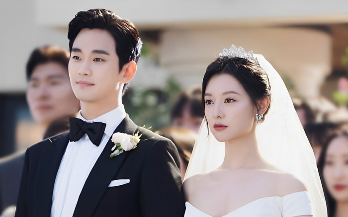 Không để fan đợi lâu, Kim Soo Hyun và bạn thân Song Hye Kyo chính thức công bố tin vui Ảnh 2