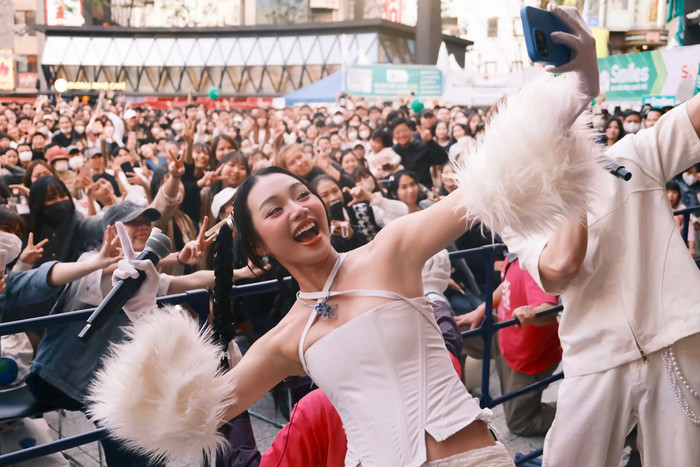 Giana đã mang đến không khí sôi động cả hai ngày mà cô tham gia biểu diễn tại lễ hội.