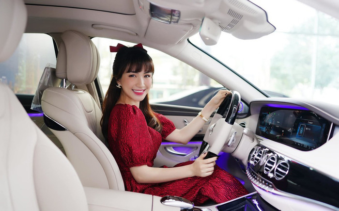 Bộ đôi xế hộp tiền tỷ của Hòa Minzy Ảnh 2