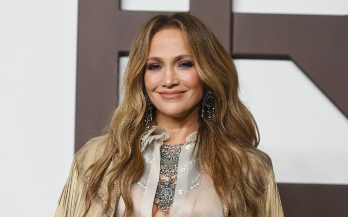 Bán ế vé, nữ ca sĩ đình đám quyết định 'thay tên đổi vận' cho tour diễn Ảnh 2