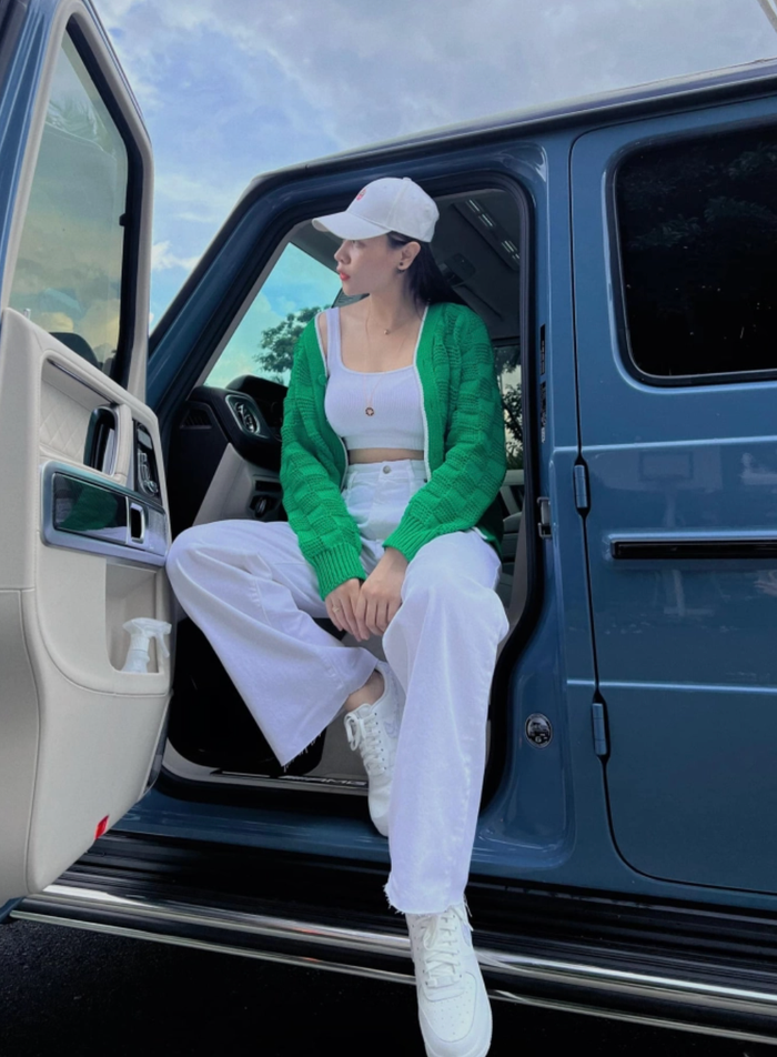 Đàm Thu Trang sở hữu riêng chiếc G63 hơn 12 tỷ đồng.