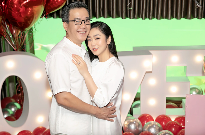 Thời điểm còn yêu 'vua ca Koi', Hà Thanh Xuân gây ấn tượng với nhan sắc trẻ trung.