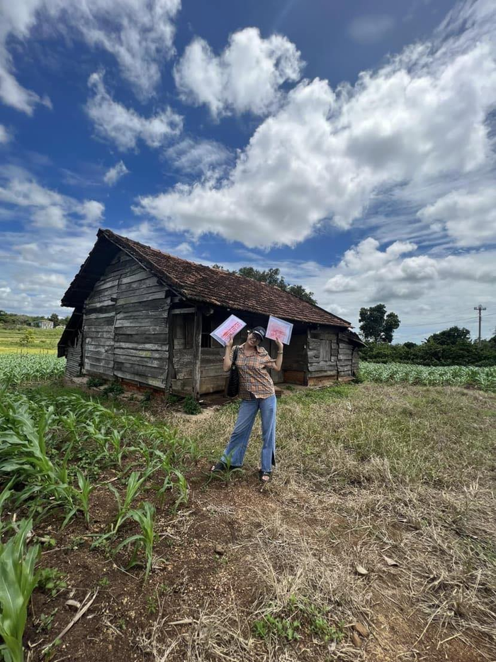 Trước khi rời bỏ Việt Nam sang Mỹ sinh sống, cựu người mẫu Trang Trần có thể kiếm được hàng tỷ đồng/ tháng bằng nhiều công việc khác nhau. 