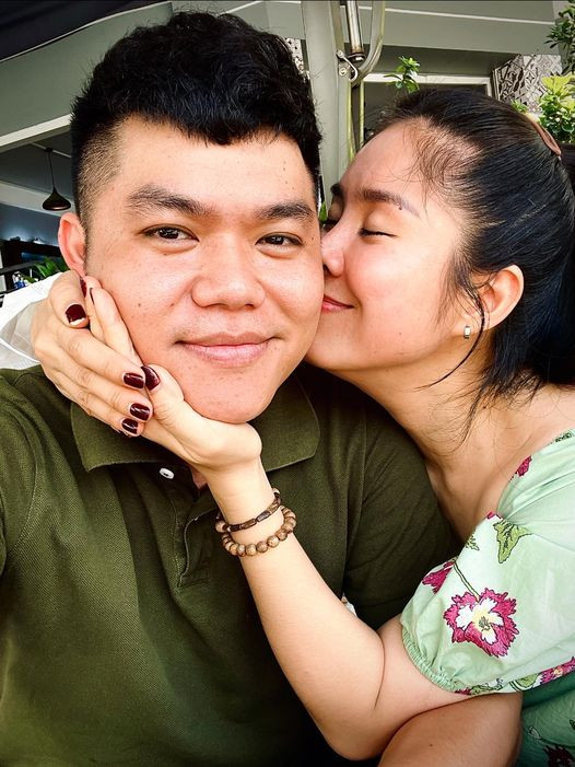 Trung Kiên hết lời khen ngợi Lê Phương xinh đẹp, tự hào về bà xã giỏi giang. 