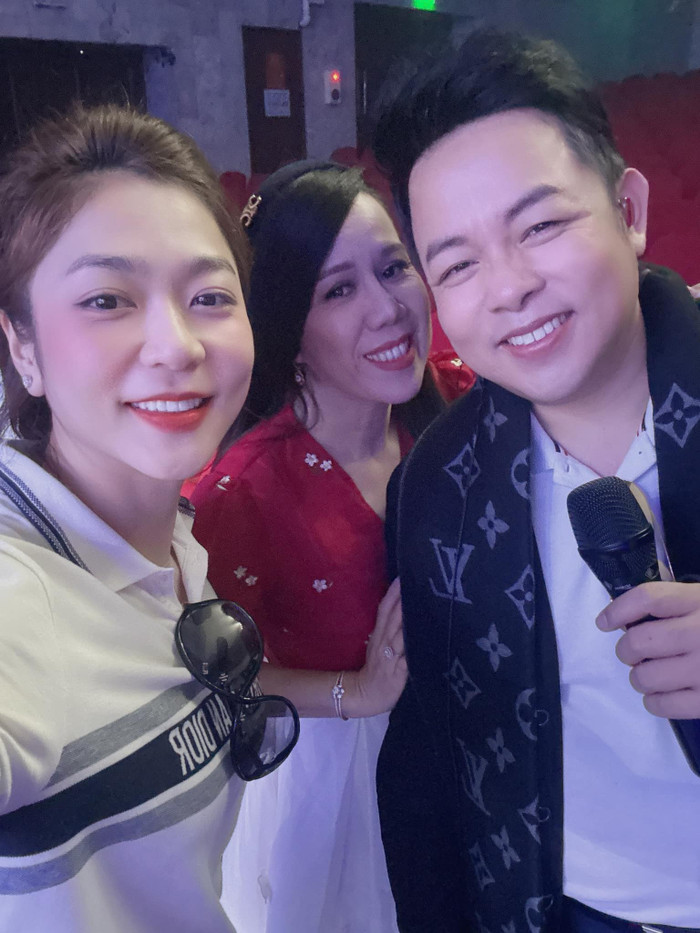 Hà Thanh Xuân phủ nhận tin đồn hẹn hò Quang Lê, cho biết cả hai chỉ là đồng nghiệp.