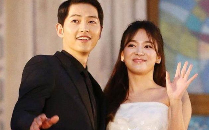 Song Hye Kyo từng không đeo nhẫn cưới, nắm chặt tay một mỹ nam khi vẫn còn là vợ Song Joong Ki Ảnh 2