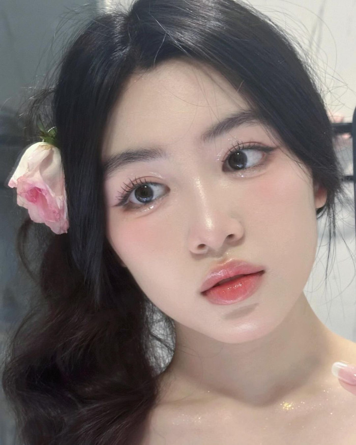 Con gái lớn của Quyền Linh được xem là hiện tượng mạng sau sinh nhật tuổi 18. 