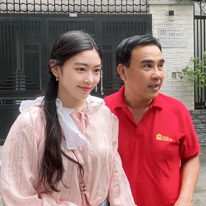 Quyền Linh tâm sự có nhiều người yêu thích con gái. Thậm chí có người đứng trước cửa nhà. 