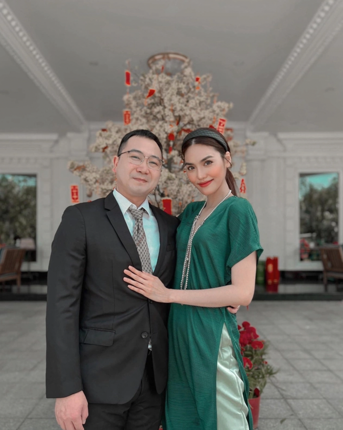 Lan Khuê sống trong dinh thự dát vàng.