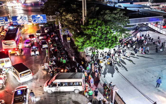 Chưa hết nghỉ lễ, nhiều người trở lại Hà Nội từ 4 giờ sáng Ảnh 2