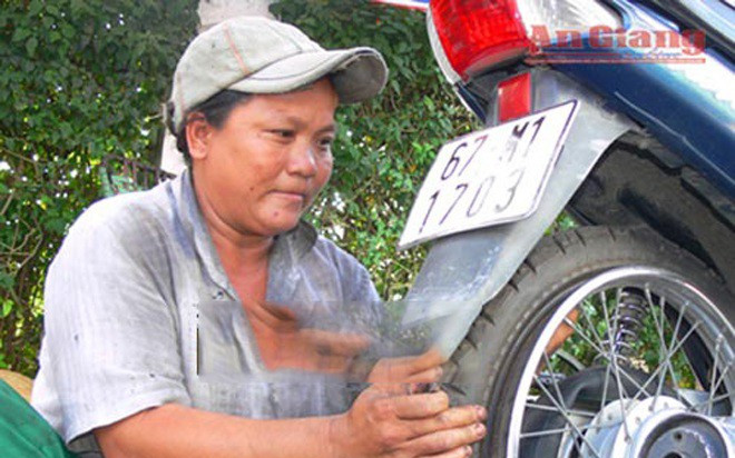 Người phụ nữ vá xe trúng số 1,5 tỷ đồng liền có hành động đáng trân trọng Ảnh 2