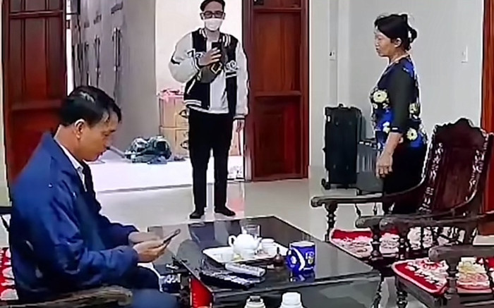 Người lạ đưa vali về mà không thấy con đâu, bố nóng ruột gọi con và cái kết rơi nước mắt Ảnh 2