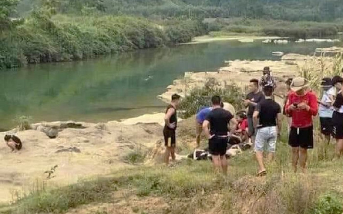 Đi tắm suối dịp lễ, 3 em học sinh đuối nước thương tâm Ảnh 2