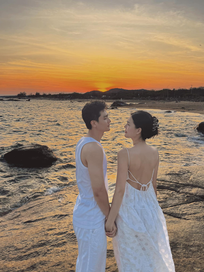 Sau khi theo chàng về dinh, cuộc sống của Ngọc Trinh có thể nói nhuộm ngập màu hồng. Cô trân trọng khi tìm được Thiên Tây - người bạn đời, người đồng hành và là người cùng mình trải qua những nốt thăng trầm trong cuộc sống. Ở thời điểm hiện tại, mọi chuyện lớn nhỏ xoay quanh người đẹp đều được một tay anh vun vén kỹ lưỡng.  