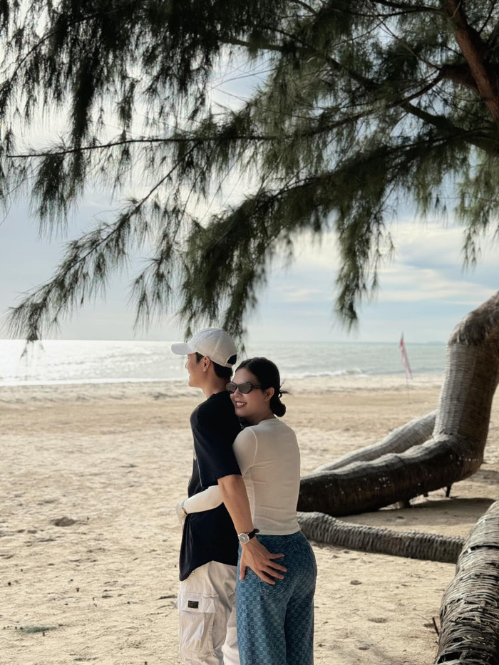 Trước đây khi yêu, Trinh luôn muốn hét lên cho cả thế giới biết rằng mình đang yêu, muốn cho tất cả mọi người biết rằng mình đang rất hạnh phúc. Bây giờ cũng thế, cũng luôn muốn hét ầm lên khi yêu vì mình cũng là một con người bình thường, có trái tim và cảm xúc thật”, Ngọc Trinh từng chia sẻ với Saostar về tình yêu.