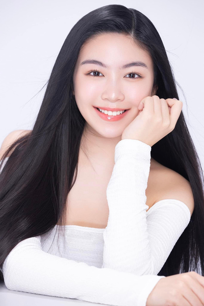 Nhan sắc trong veo của Lọ Lem.