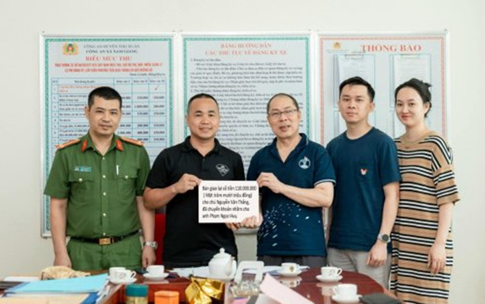 Tài khoản nhận được hơn 100 triệu đồng, chủ tiệm áo cưới có hành động đáng chú ý Ảnh 2