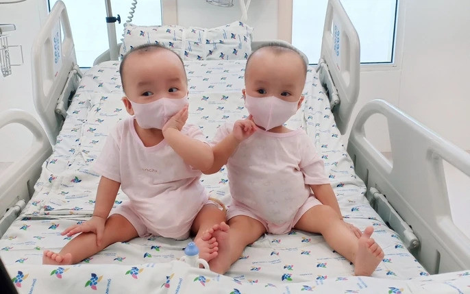 Cuộc phẫu thuật thành công đã mang lại cuộc đời mới cho 2 thiên thần Trúc Nhi - Diệu Nhi