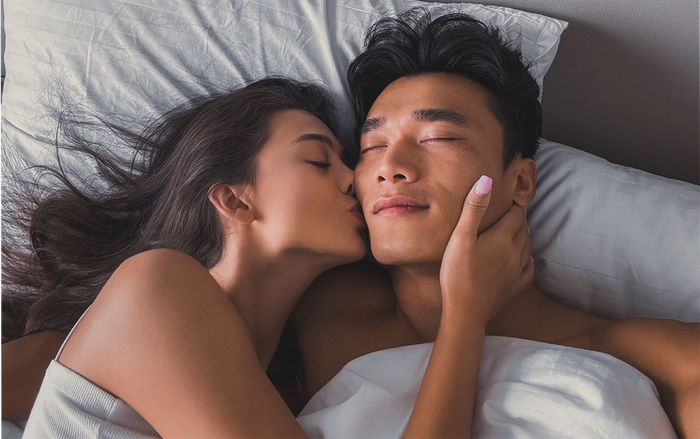 Bùi Tiến Dũng thổ lộ rằng sự nghiệp của anh thăng hoa nhờ vào gia đình của mình. 'Vợ và con là nguồn động lực lớn cho tôi cố gắng hết mình trên sân. Phong độ của tôi còn đến từ môi trường rất tốt ở LPB HAGL. Ban huấn luyện và toàn đội dành sự tin tưởng cho tôi. Do đó, tôi luôn ra sân chiến đấu hết mình vì toàn đội', nam cầu thủ quê Thanh Hóa bày tỏ.