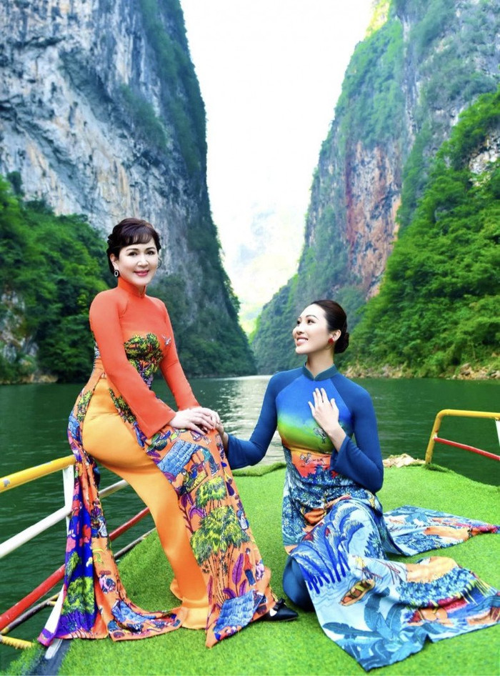 NS Minh Hòa sở hữu vóc dáng và diện mạo ở tuổi 60 mà biết bao phụ nữ ao ước.