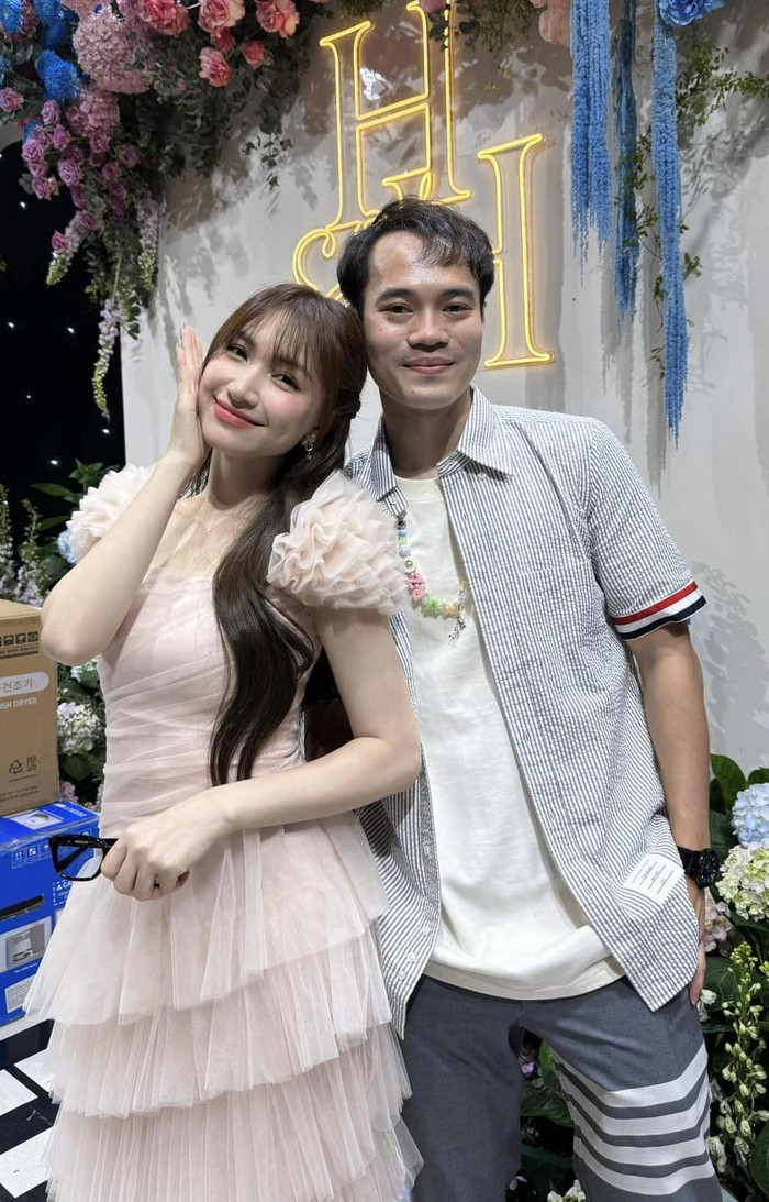 Cả hai thường xuyên xuất hiện trong nhiều sự kiện cùng nhau. Tính đến thời điểm hiện tại, tình bạn của Hoà Minzy và Văn Toàn đã kéo dài hơn 1 thập kỉ.&nbsp;