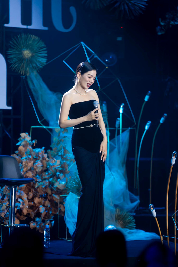 Lệ Quyên cũng từng xuất hiện trong tạo hình tương tự tại một đêm nhạc. Phong cách này nhận được sự khen ngợi từ đông đảo người hâm mộ.