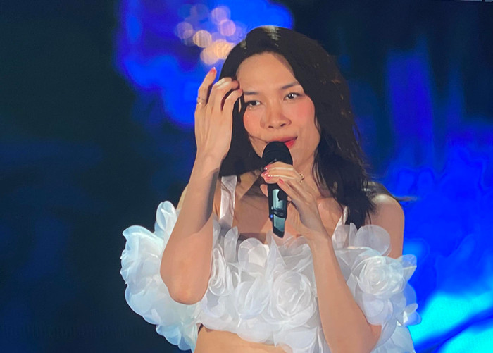 Mỹ Tâm bất ngờ gọi thẳng tên Mai Tài Phến ở phần mở đầu đêm nhạc.