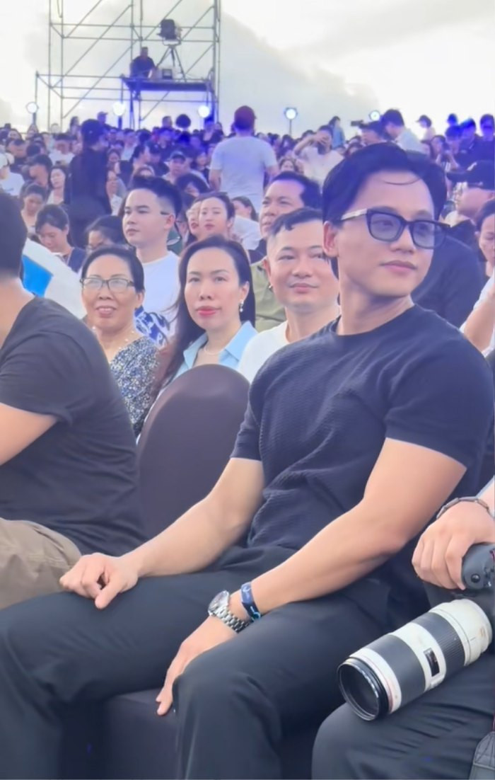 Mai Tài Phến có mặt tại liveshow để cổ vũ Mỹ Tâm.&nbsp;