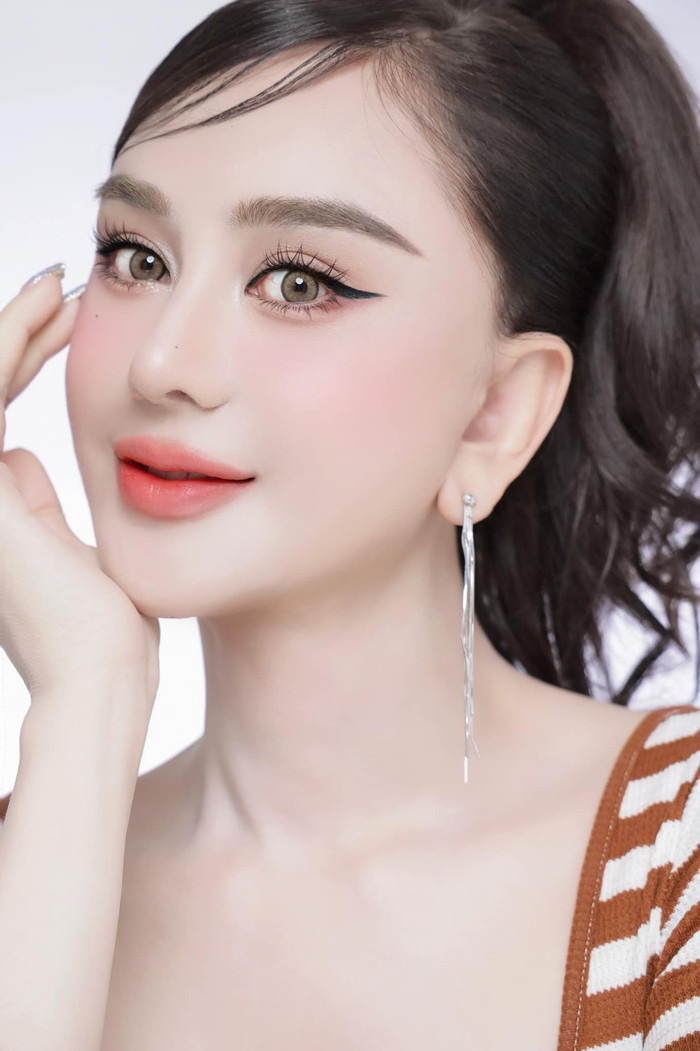 Lâm Khánh Chi cho rằng phụ nữ cần học cách chăm sóc bản thân trước khi yêu thương một ai đó.