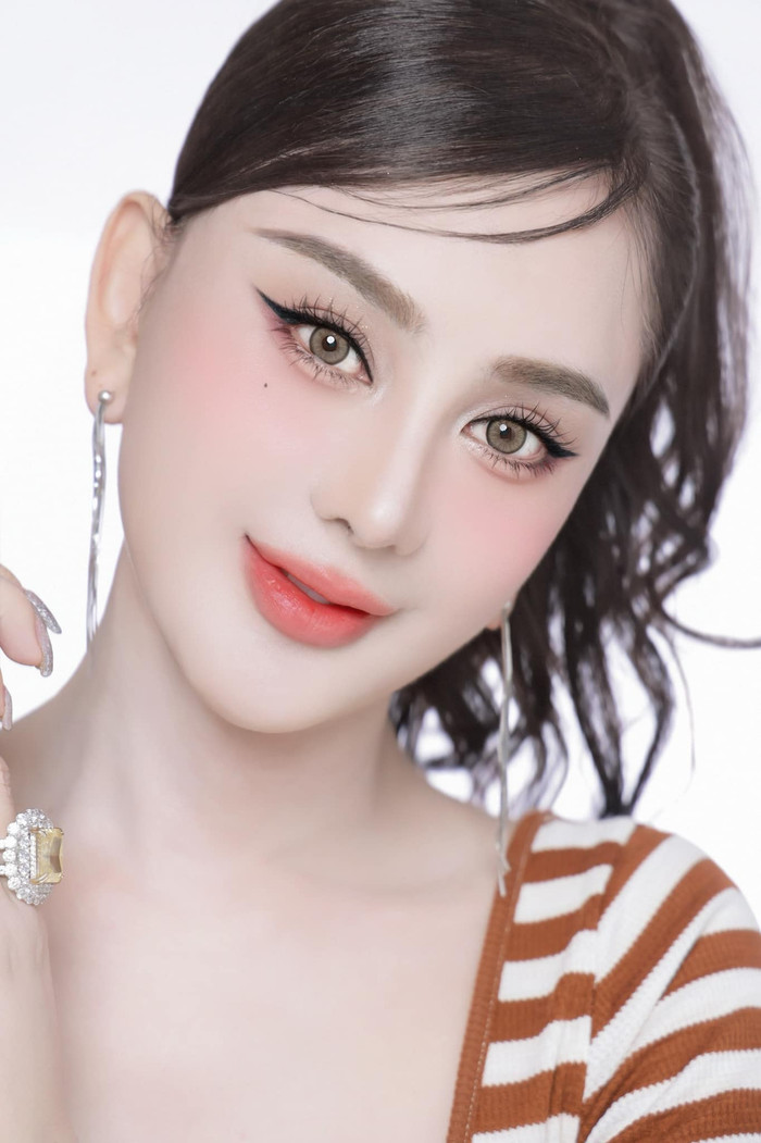 Lâm Khánh Chi được nhận xét không thua kém bất kỳ mỹ nhân Vbiz nào.