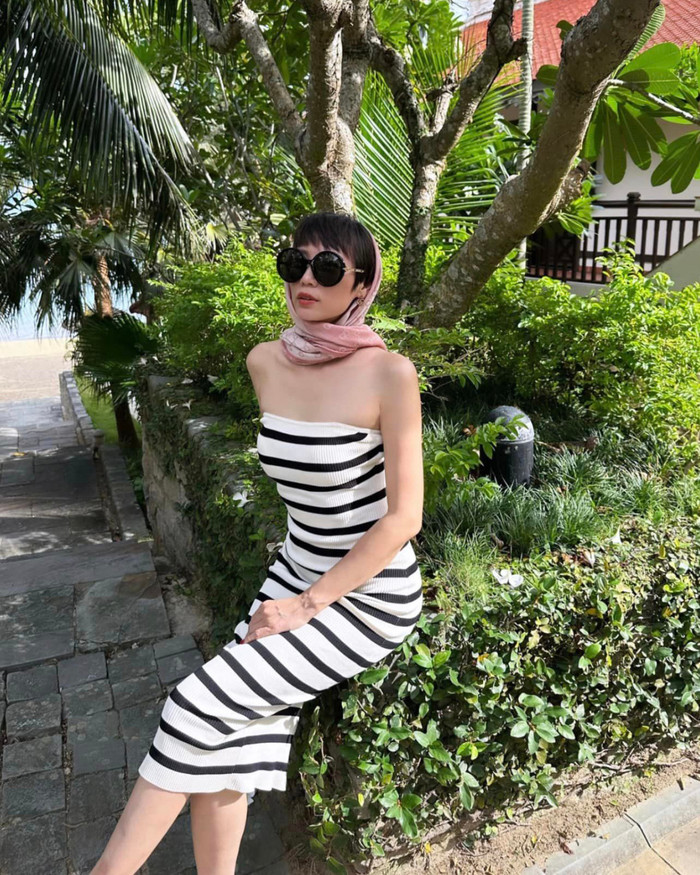 Với thần thái và sắc vóc hiện tại, nhiều người hâm mộ đề xuất bà ứng tuyển Miss Universe khi cuộc thi quốc gia nâng hạn độ tuổi. 