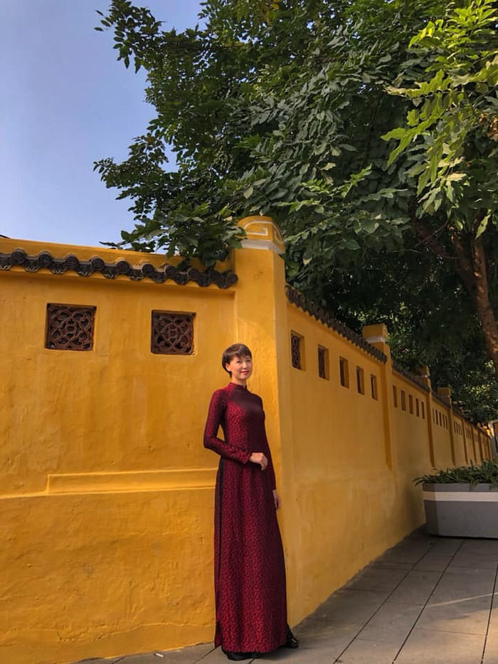 Theo nhà thiết kế trang phục cưới của cặp đôi Đoàn Văn Hậu - Doãn Hải My tiết lộ nhan sắc của bà Mai Đoàn chưa qua đụng chạm “dao kéo”. 