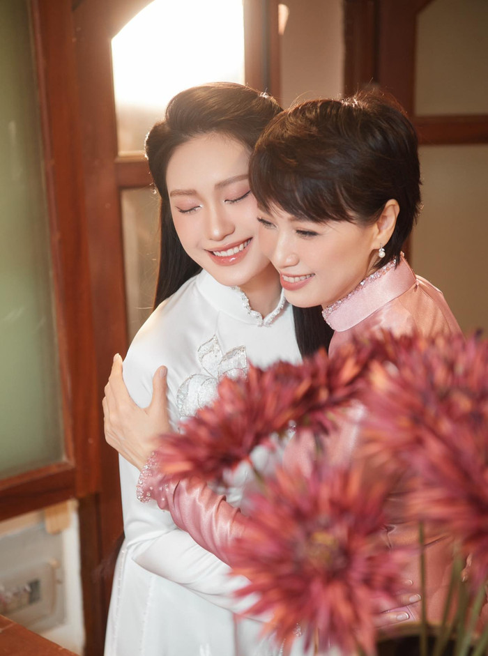 Mẹ Doãn Hải My hạnh phúc đón tuổi mới.