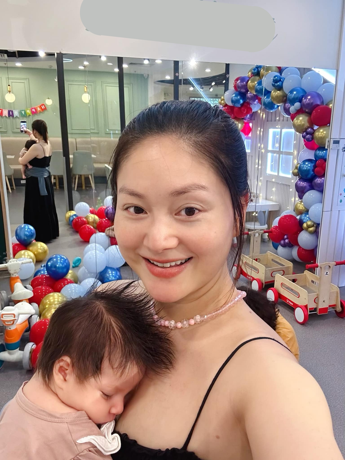 Lan Phương háo hức chia sẻ: 'Mia là con gái , đừng nhìn mái tóc ngầu như vuốt keo của em mà tưởng em con trai ạ'. Ảnh: FBNV