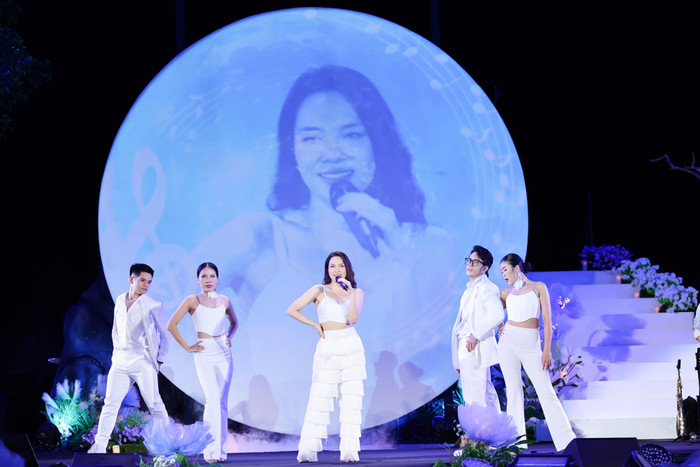 &nbsp;Sân khấu của My Soul 1981 cũng được khéo léo thiết kế với nhiều chi tiết kèm hiệu ứng đèn led.