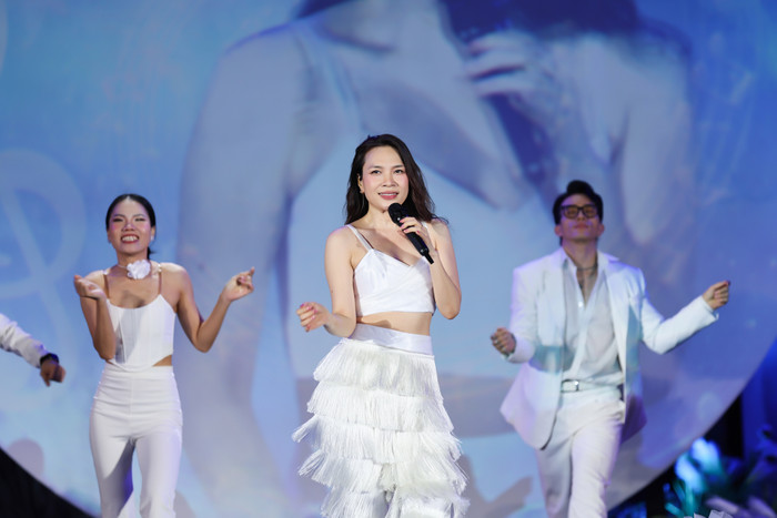 Mỹ Tâm thể hiện gần 40 ca khúc.&nbsp;