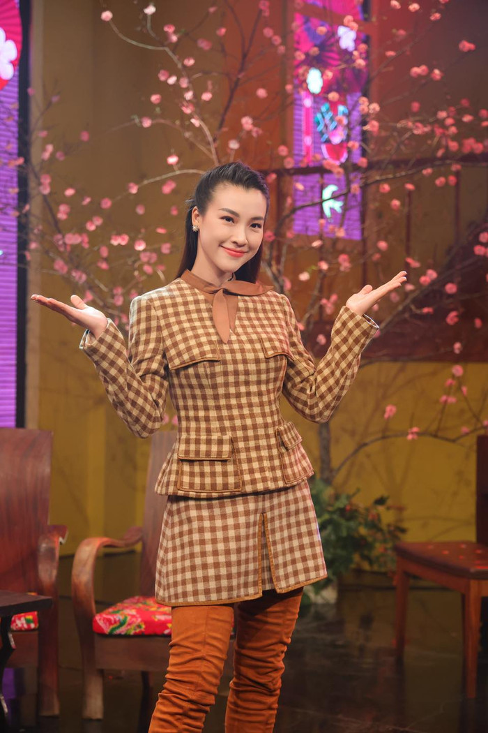 Tài sắc vẹn toàn, Hoàng Oanh lại lận đần đường tình duyên.